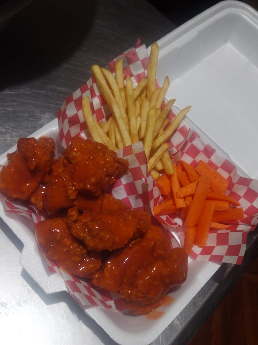 10 Boneless y 100 g de Papas.