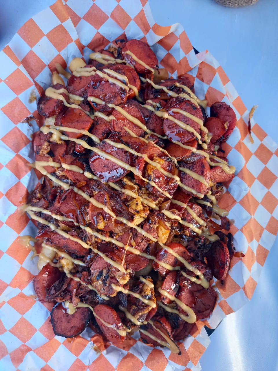 Salchipapas con Carne