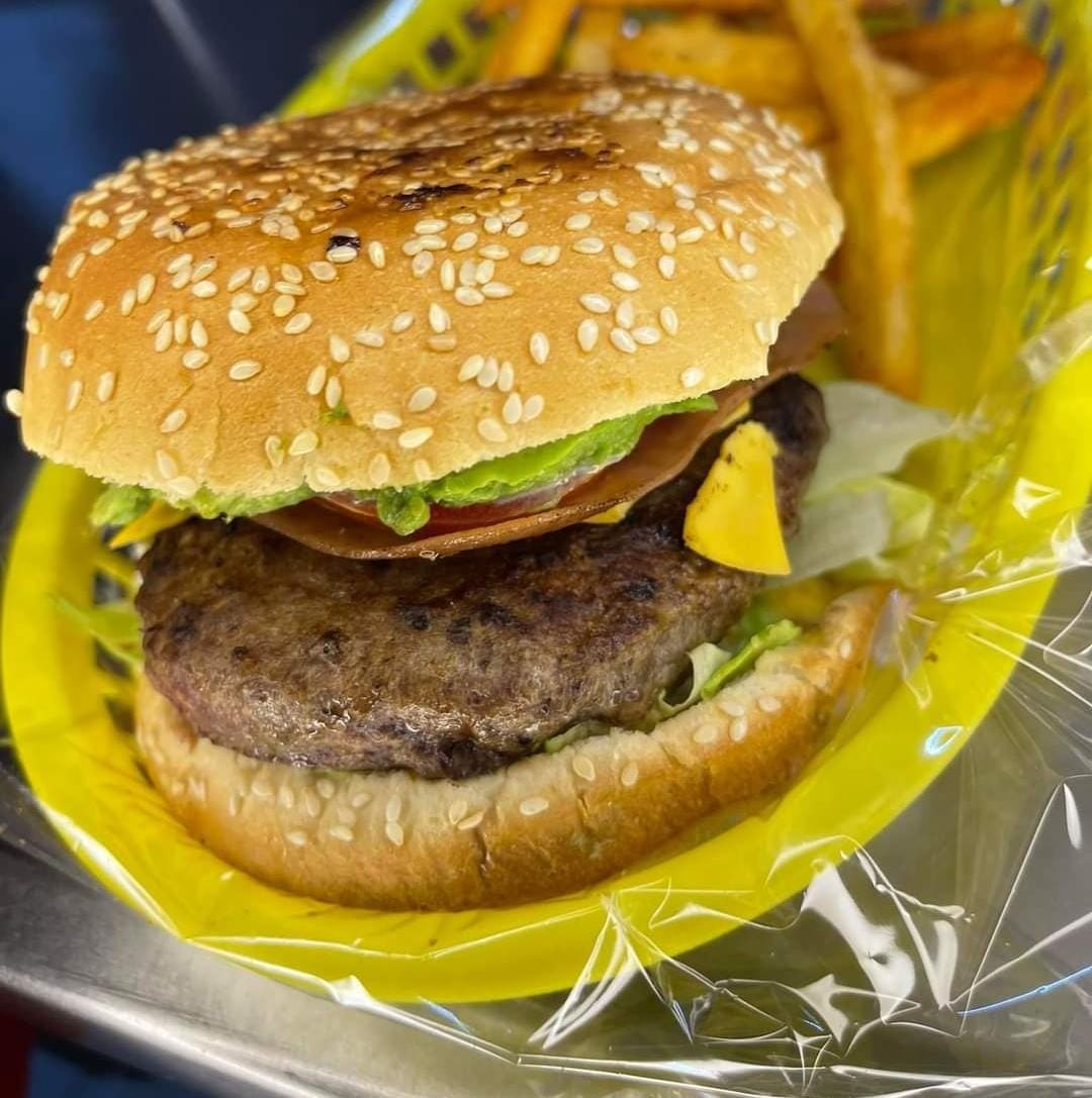 Hamburguesa Especial con Papas*1 + cocacola reg 60