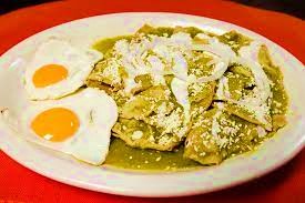 CHILAQUILES VERDES CON HUEVO