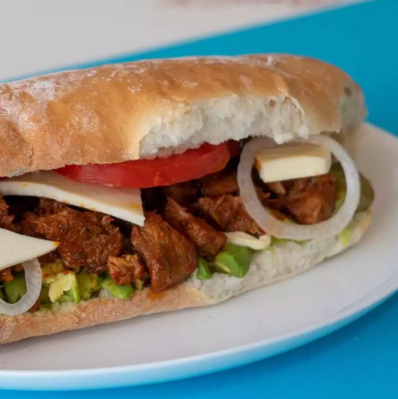 Lonche Adobada con Jamón y Licuado