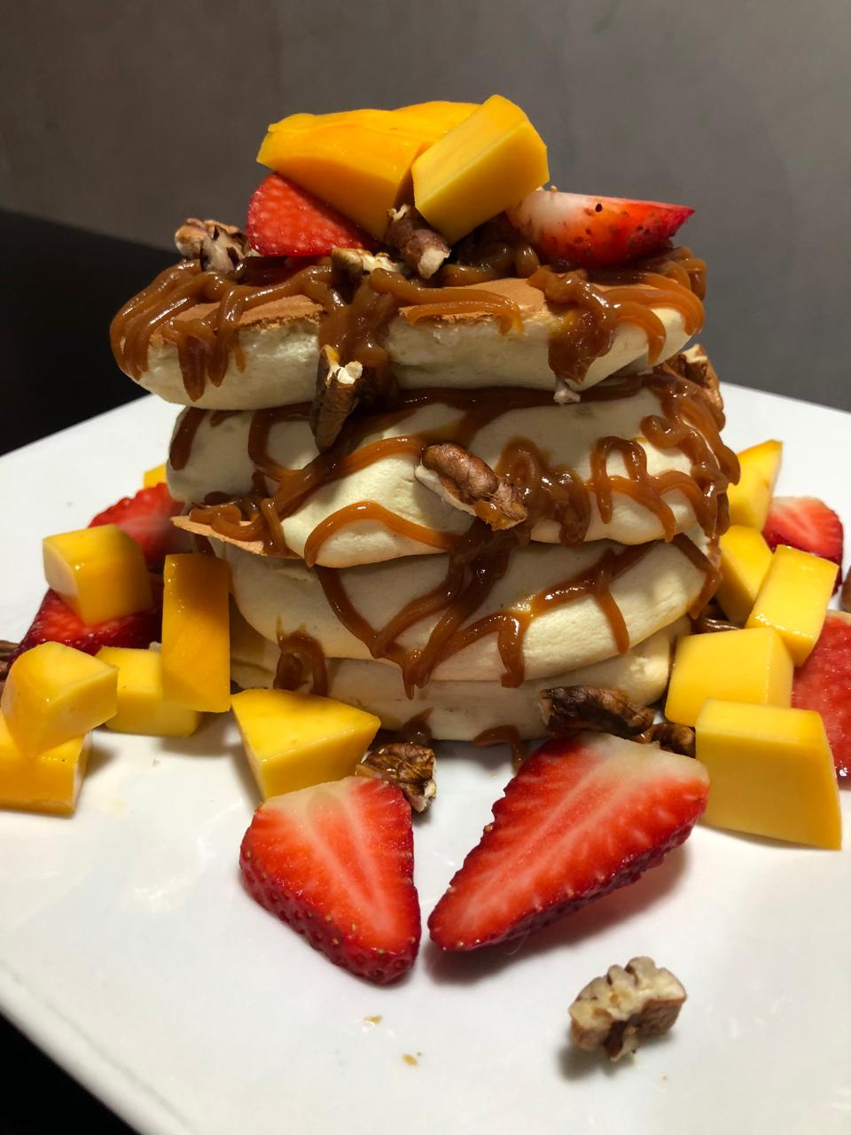 Crepe con Manjar y Pecanas o Brownies