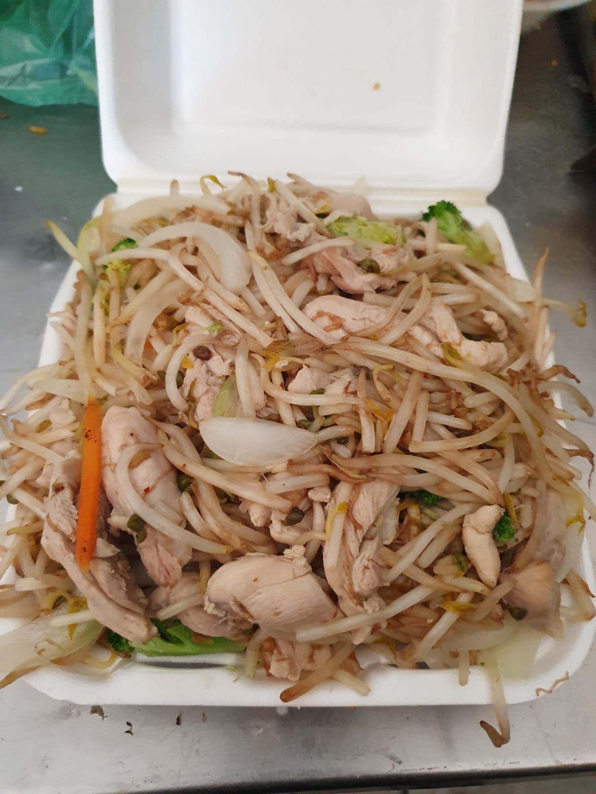 Media Orden de Chop Suey con Pollo