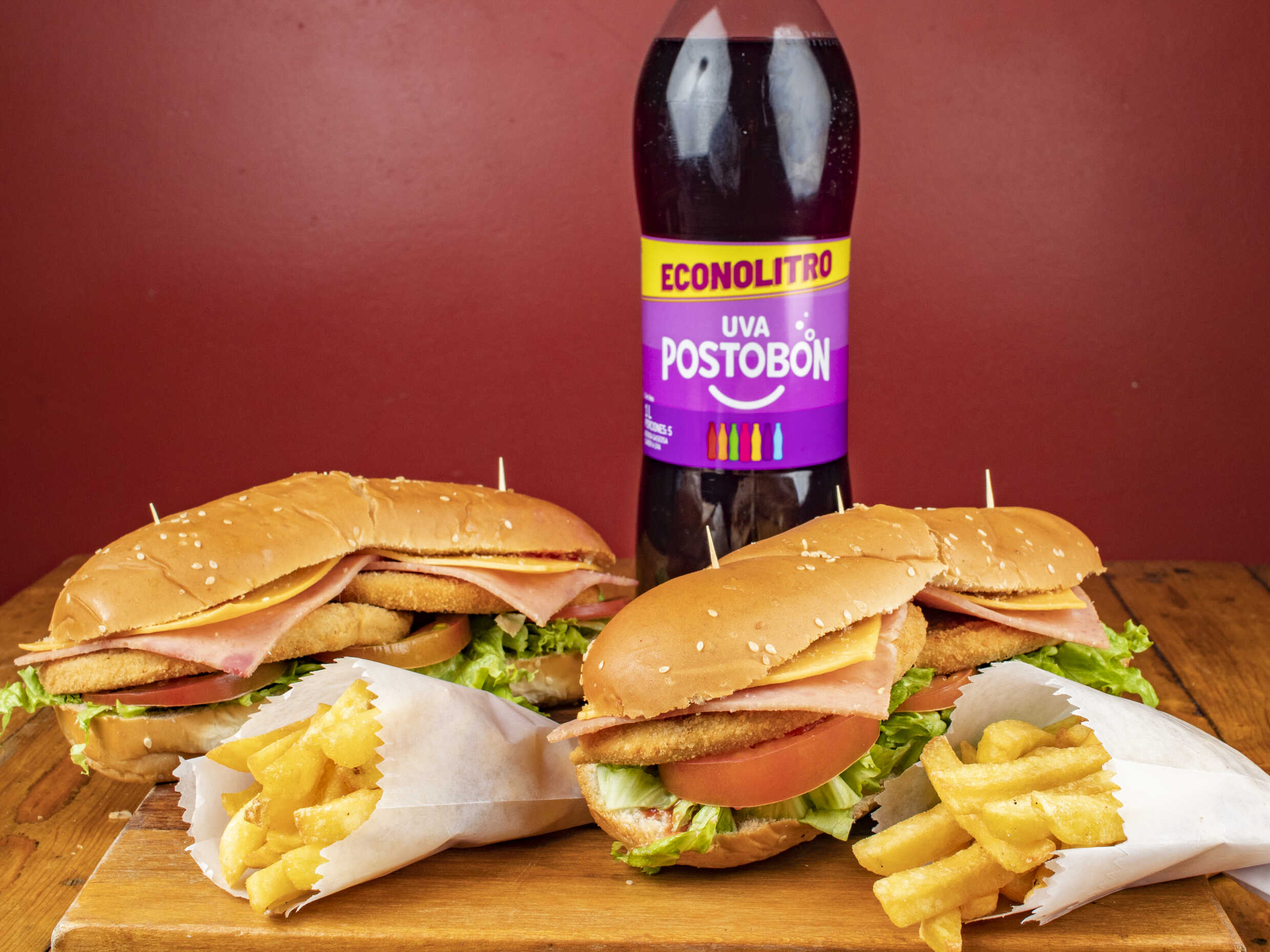 2x1 Sándwich de Pollo + Papas + 2 Bebida 250