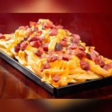 BATATA FRITA COM CHEDDAR CREMOSO E BACON PICADO FRITO