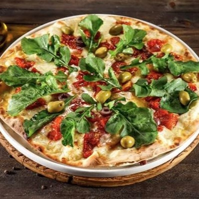 Compre 1 Pizza Salgada 45 Especiais + pizza doce + 1 Refrigerante 1,5l sabor a confirmar. OBS.: Não será aceito pedido com 2 sabores iguais! Somente 1 Combo por cliente. Para receitas das pizzas, visite a aba de Pizzas Salgadas ou Doces!