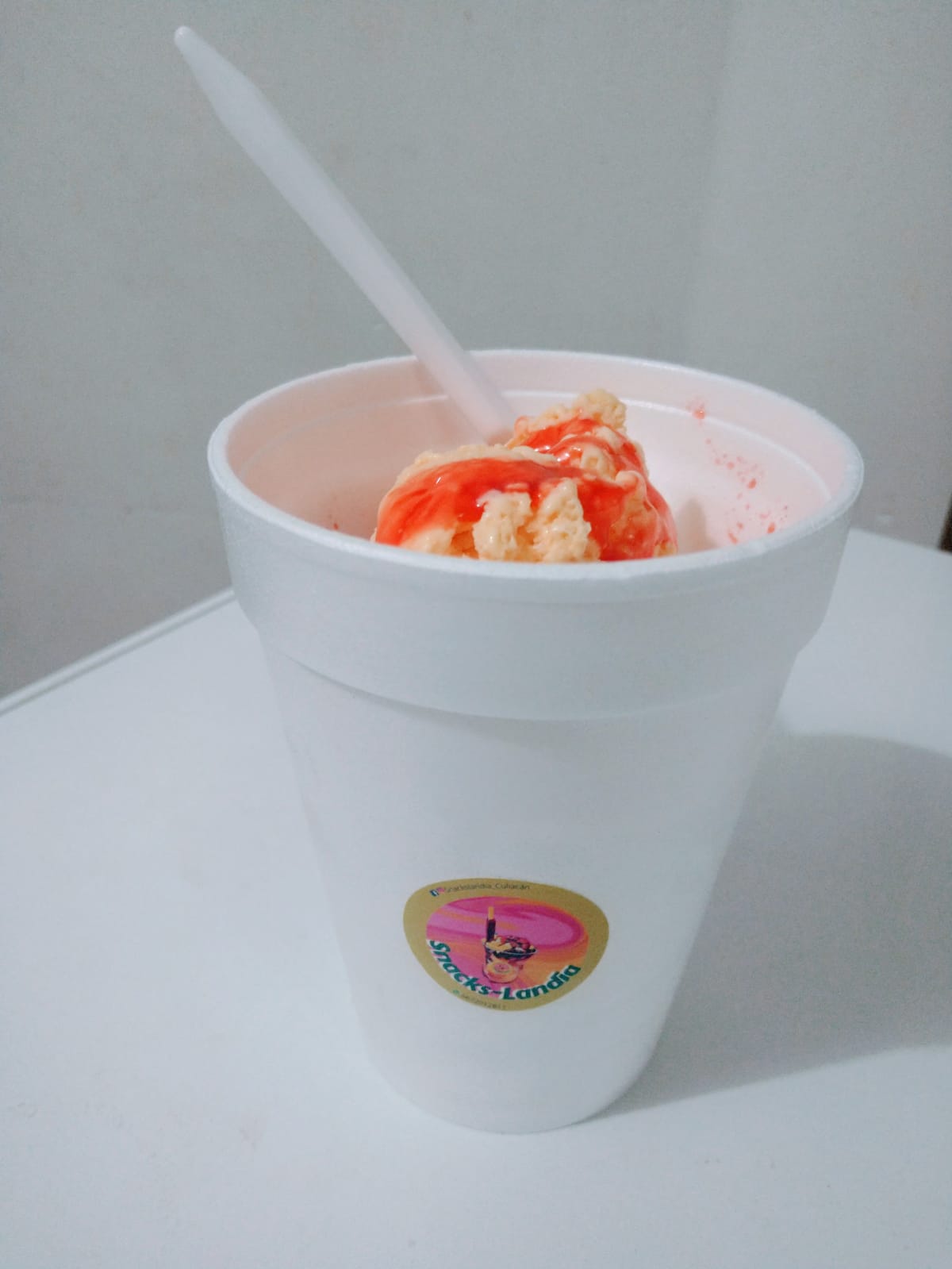 Fresas con crema, nieve y chocolate líquido😋🍓🍧