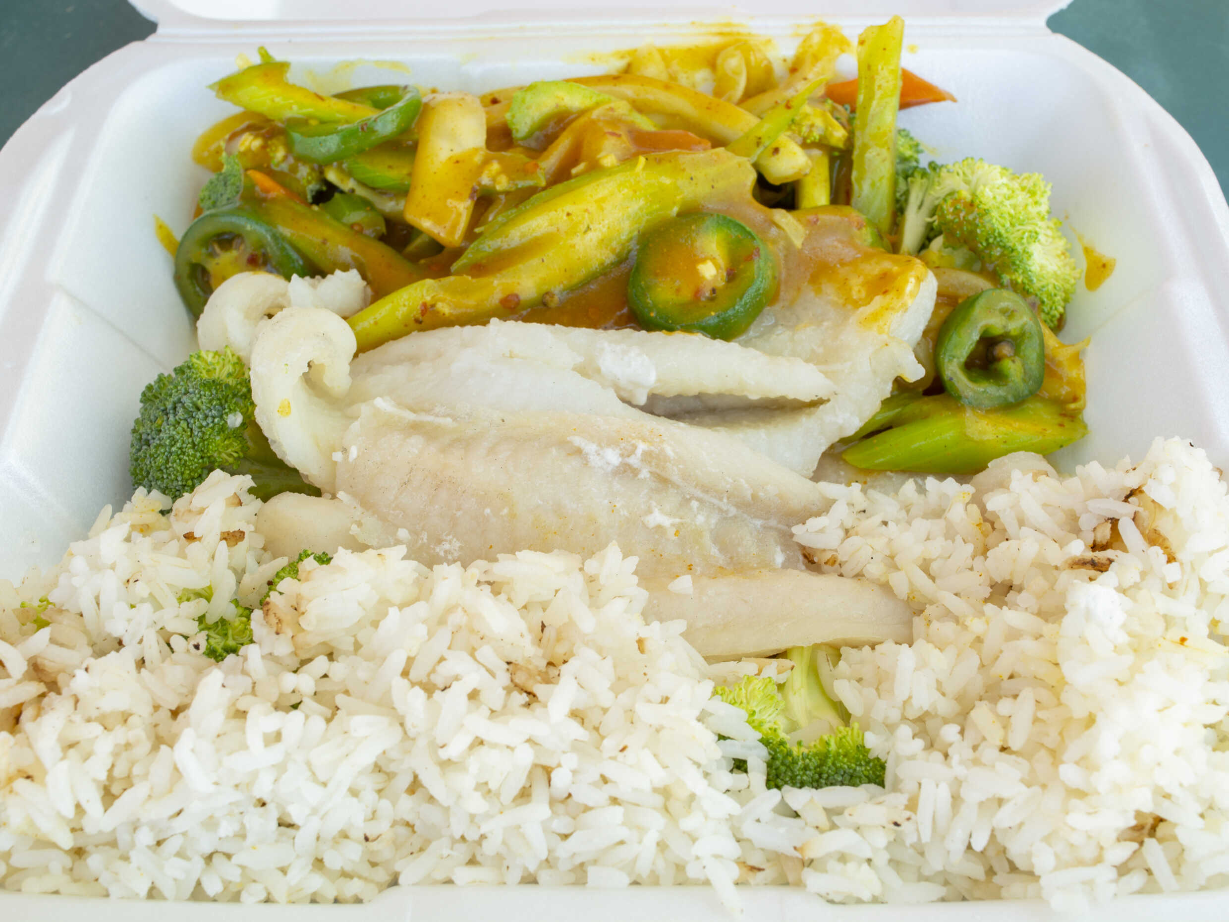 Filete de Pescado en Salsa de Curry