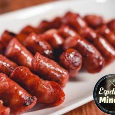 Linguiça mineira artesanal com pimenta.  Aproximadamente 100g