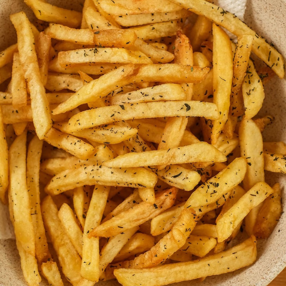 Batata frita temperada com sal de ervas.