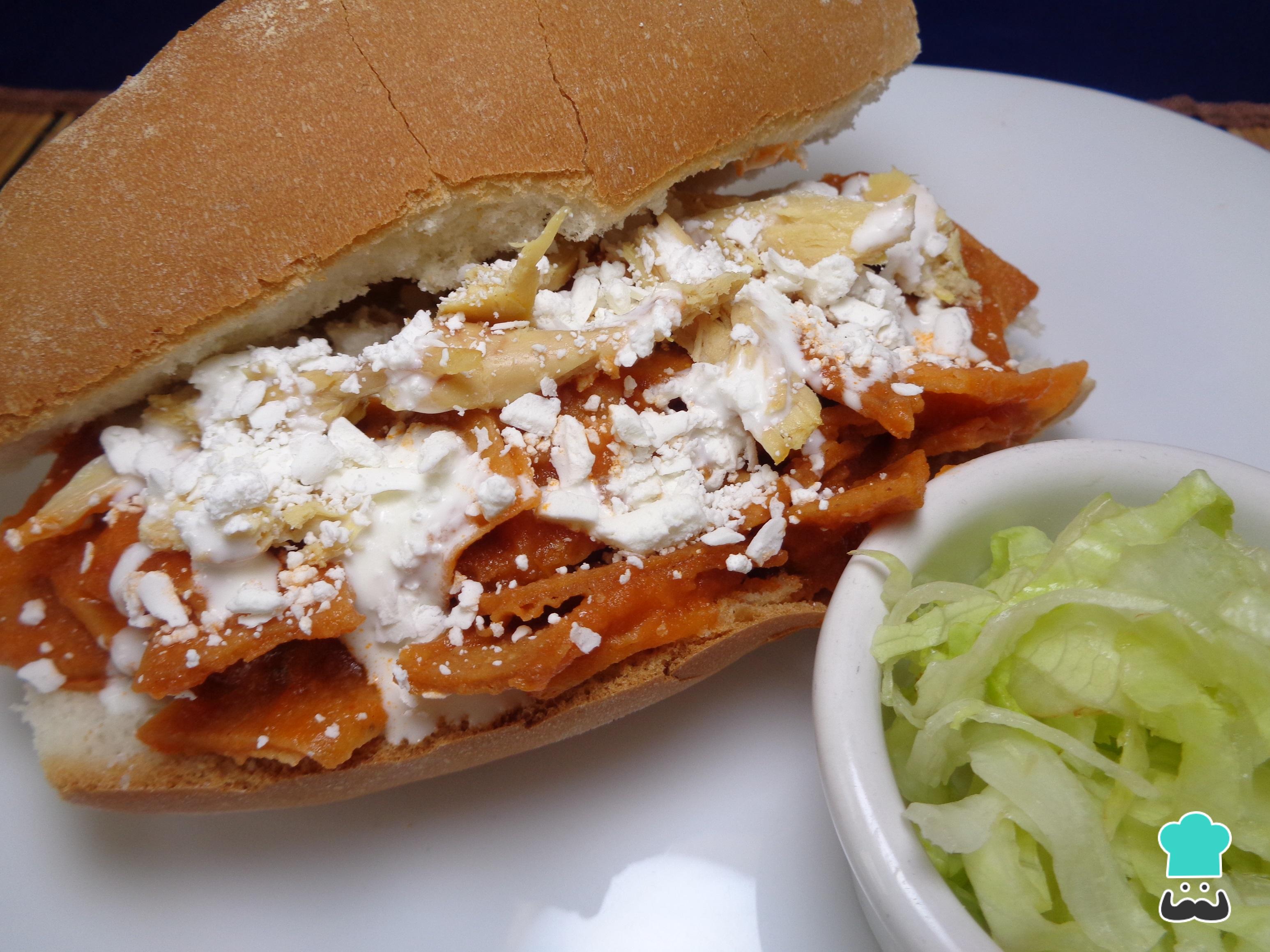 Torta de Chilaquiles y Bebida