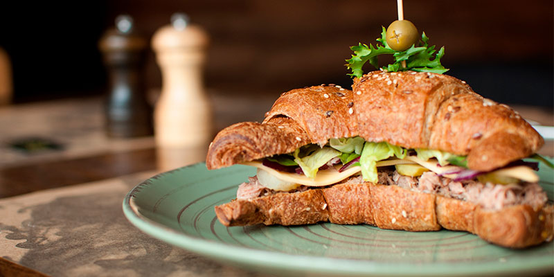 Croissant con Jamón