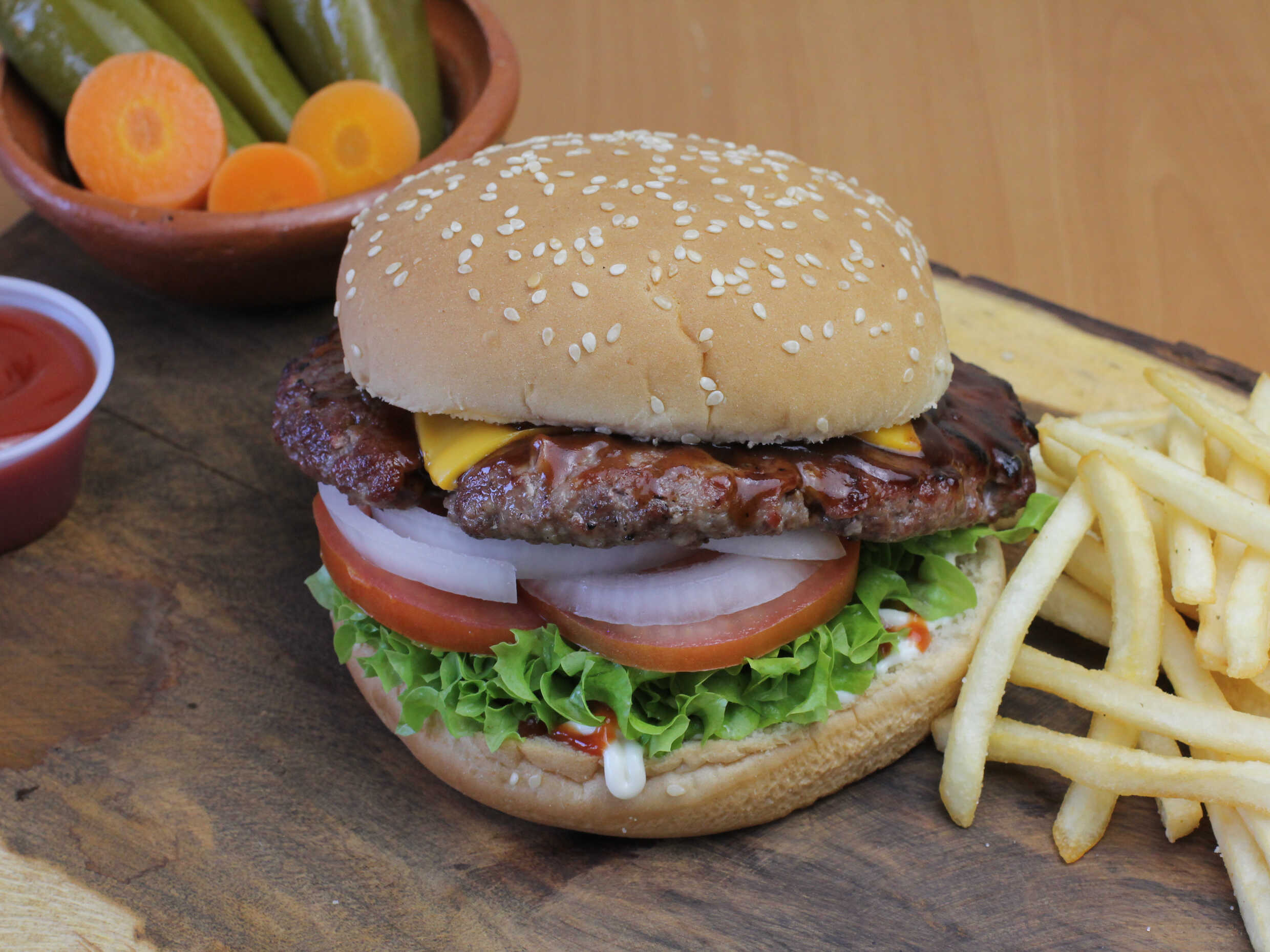 Burger Clásica con Papas