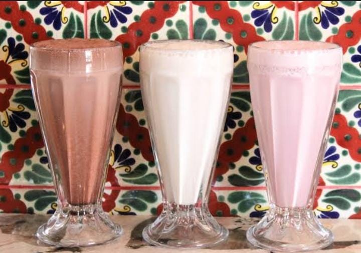 Licuado de Fresa o Plátano con Chocomilk
