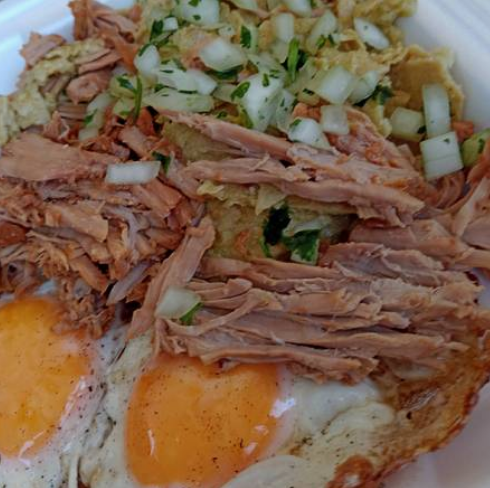Chilaquiles con Birria