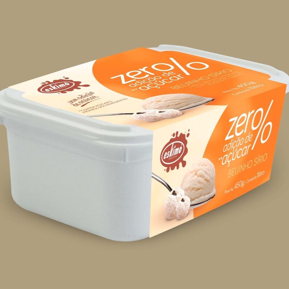 Sorvete sabor Leite condensado e leite de Coco, mesclado com coco ralado e damasco.