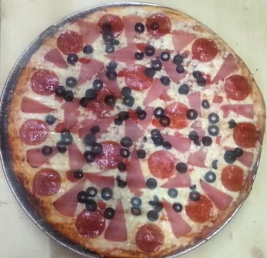 Pizza Grande de Pepperoni, Aceitunas y Jalapeño