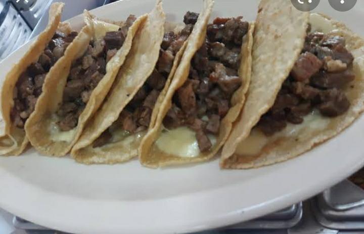 Tacos de Carne Asada con Queso Gratinado