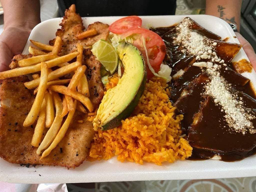 Milanesa con Enchiladas