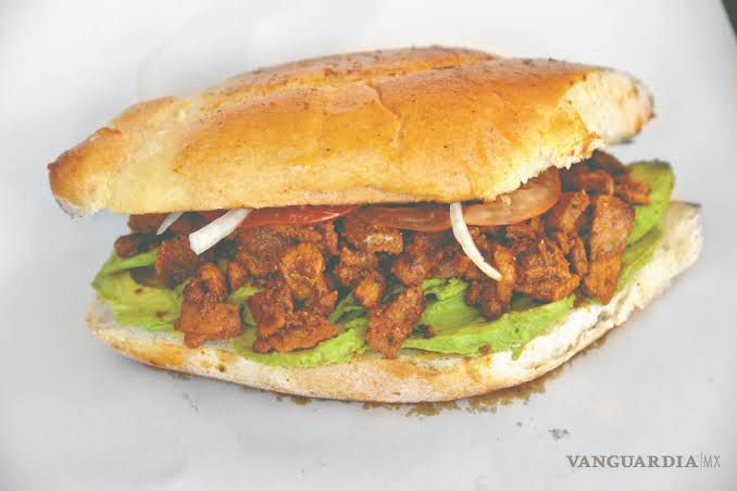Lonche de pastor+agua
