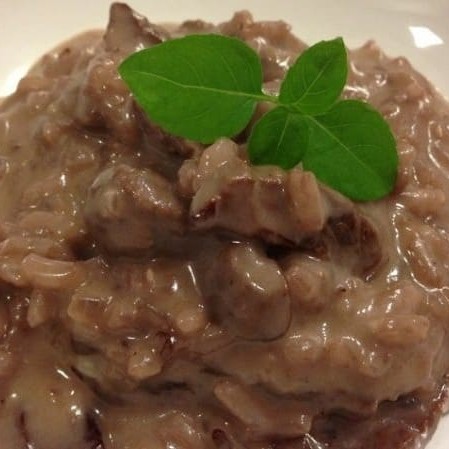 Risoto de mignon com aspargo feito com tiras de miguinon e aspargos finalizado com parmesão