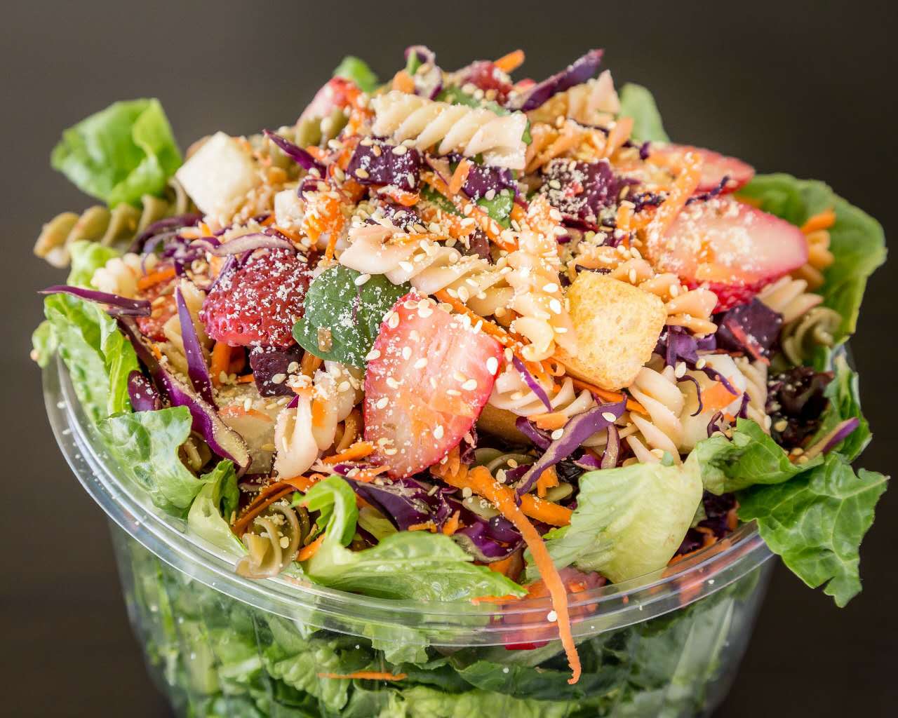 Ensalada Grande y Agua Fresca