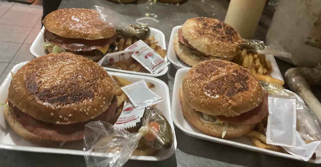 HAMBURGUESA MIXTA CON PAPAS