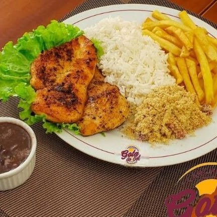 Nosso tradicional filé de frango, acompanhado de arroz, feijão, farofa