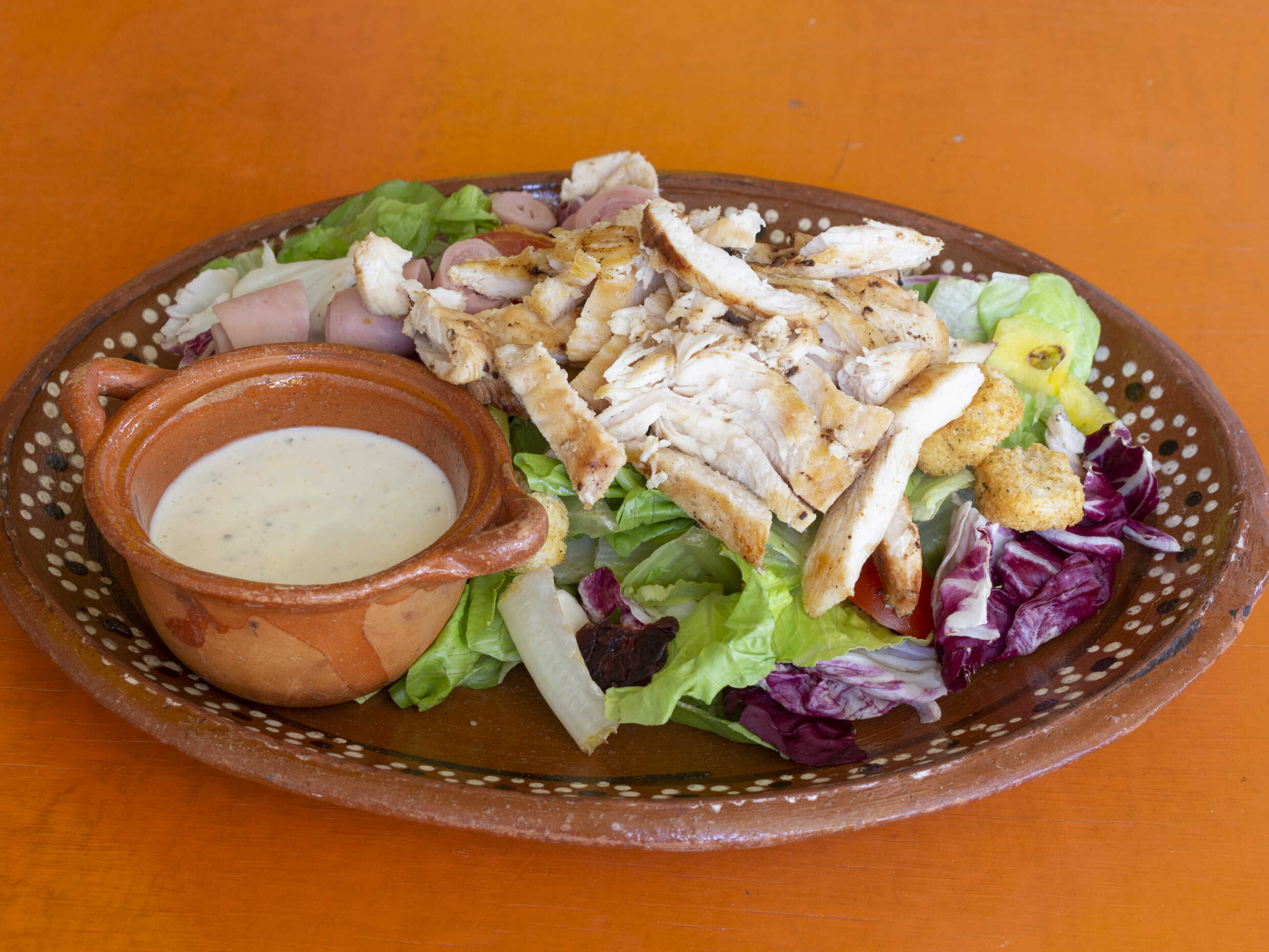 ENSALADA FRESCA CON POLLO A LA PLANCHA