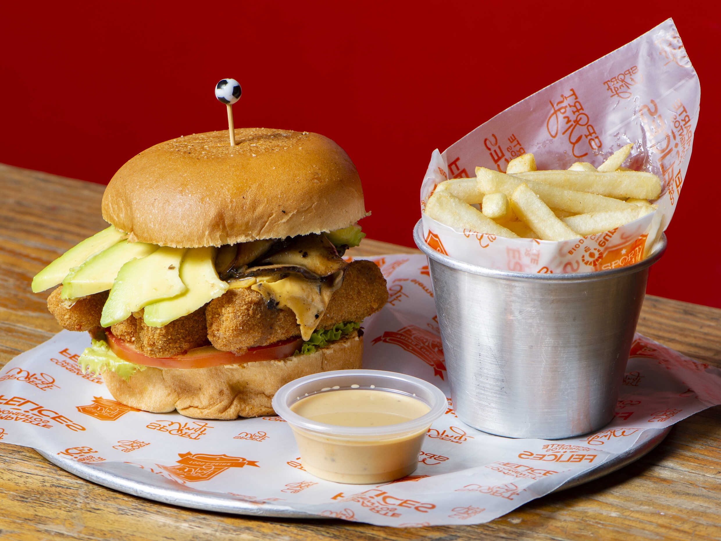 Cheese Fingers Burger y Papas