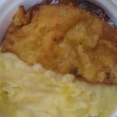 Quentinha 700ml  de Isopor .Frango a milanesa   Arroz feijão e purê de batata  Não mandamos acompanhamentos separados e nem trocamos itens