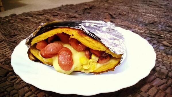 Arepa Rellena de Salchicha Ranchera