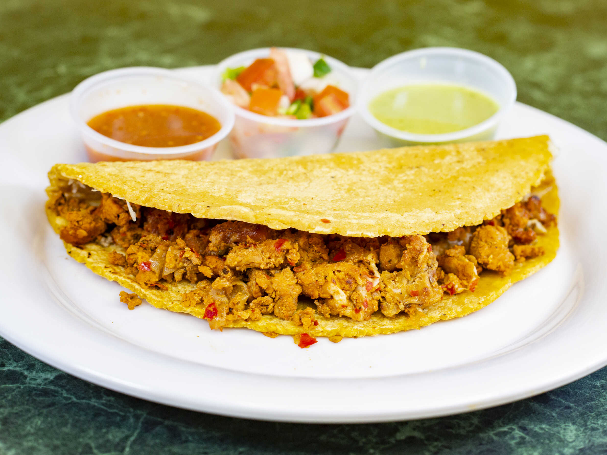 Quesadilla Carnitas Tortilla Hecha a Mano en Comal