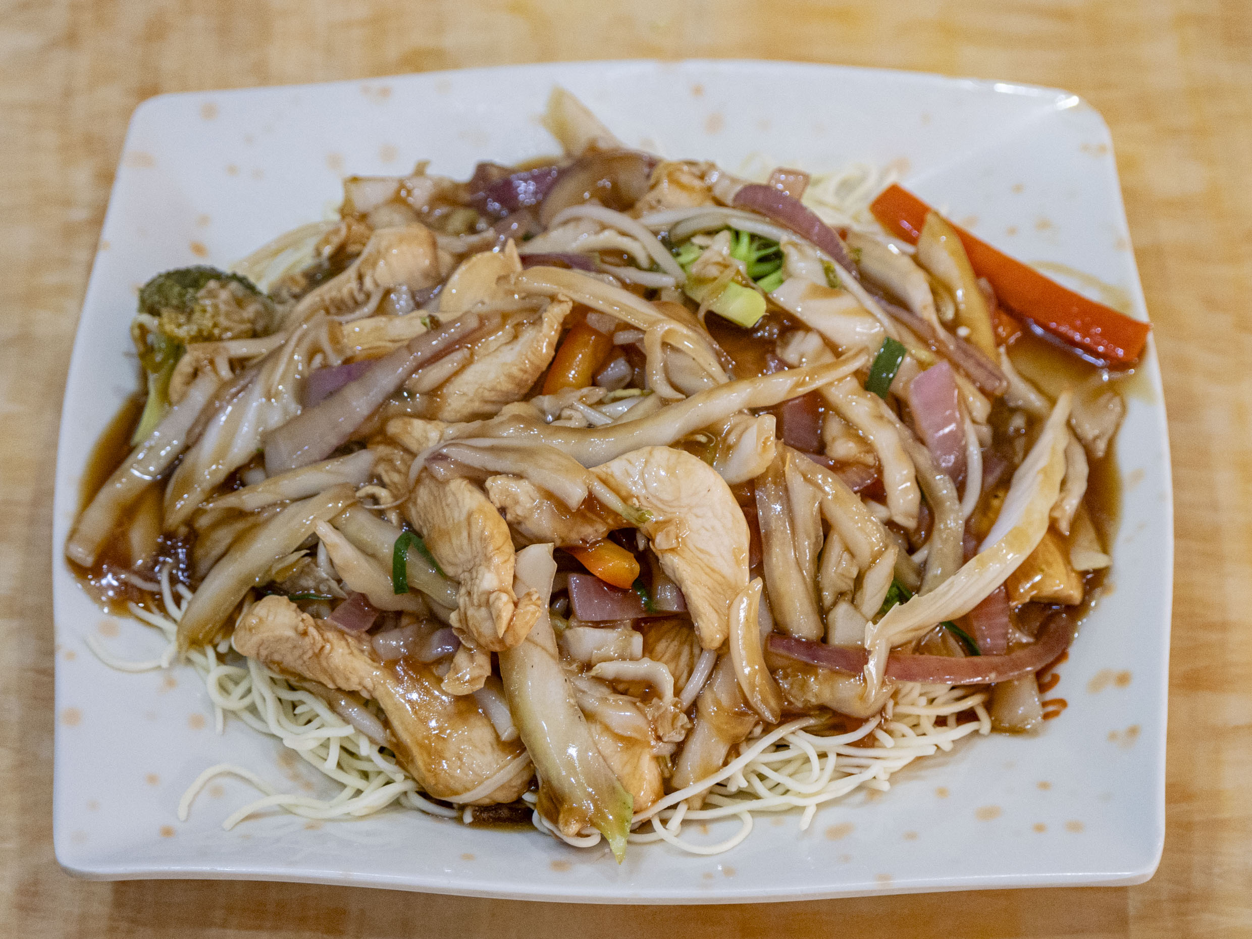 Menú Tallarín Saltado Con Pollo  + Gaseosa 300ml