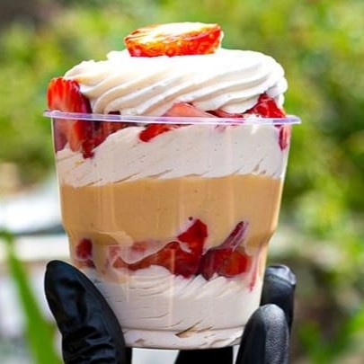 Mousse de Ninho + Creme de Ninho + Morango fresco  Uma explosão de sabor que conquista no primeiro pedaço!