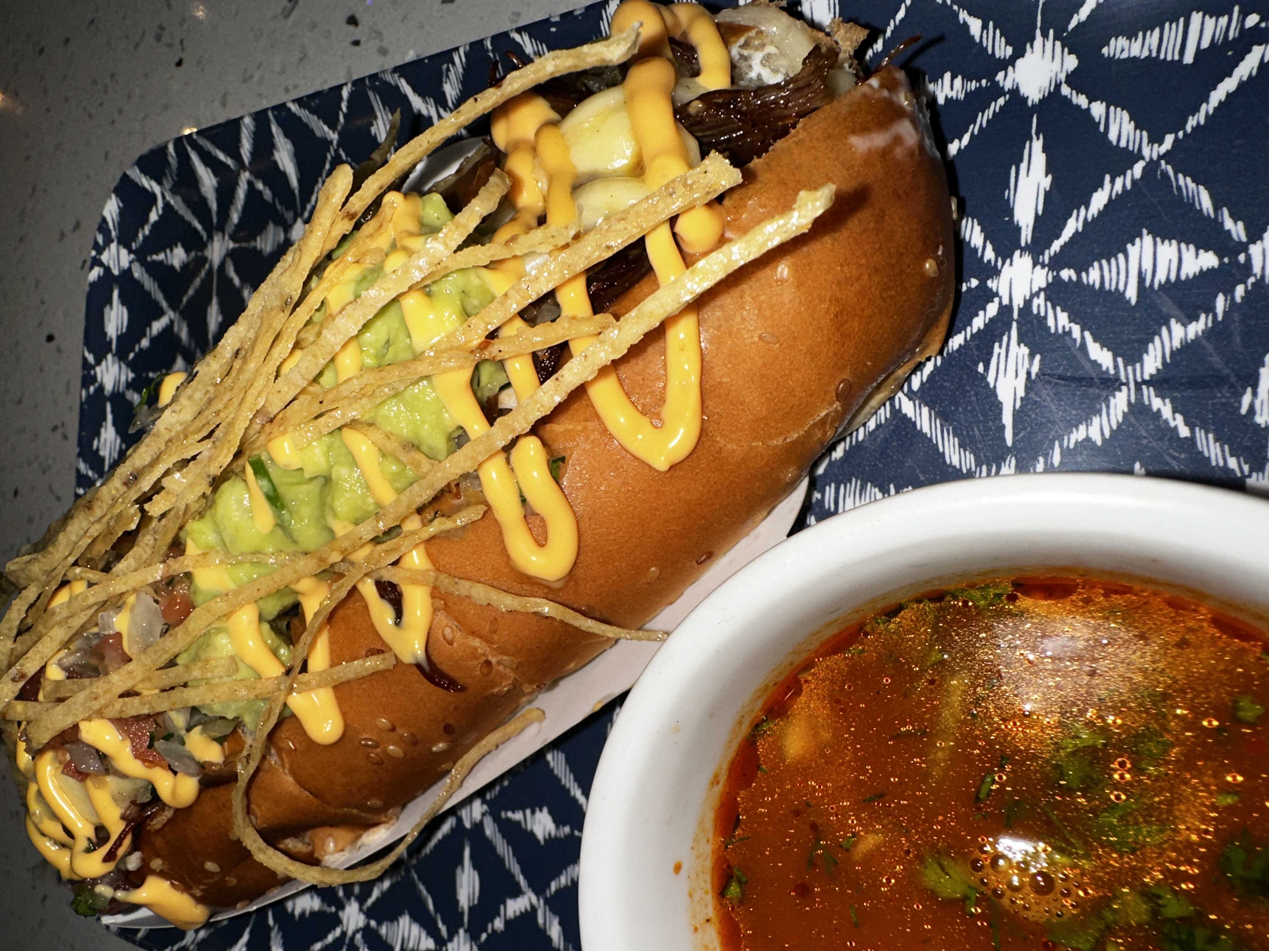 Doggi Birria + Caldito + Bebida
