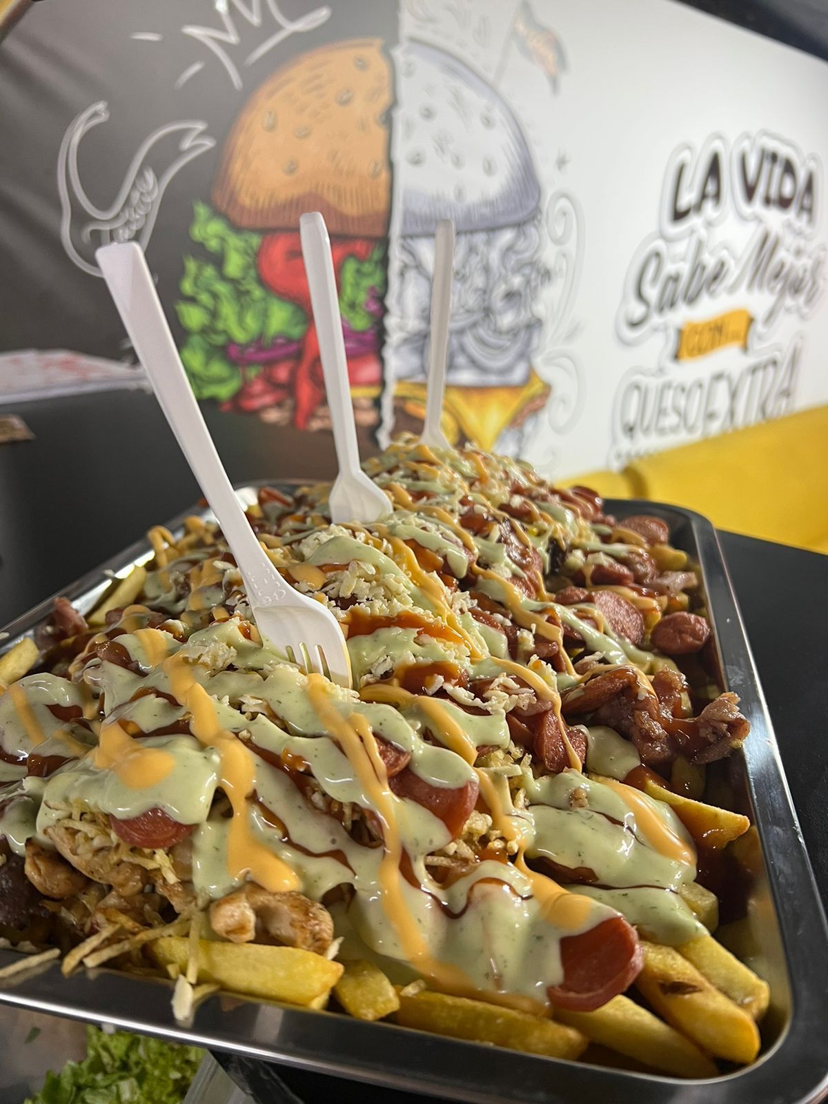 Combo Salchipapa Especial con bebidas