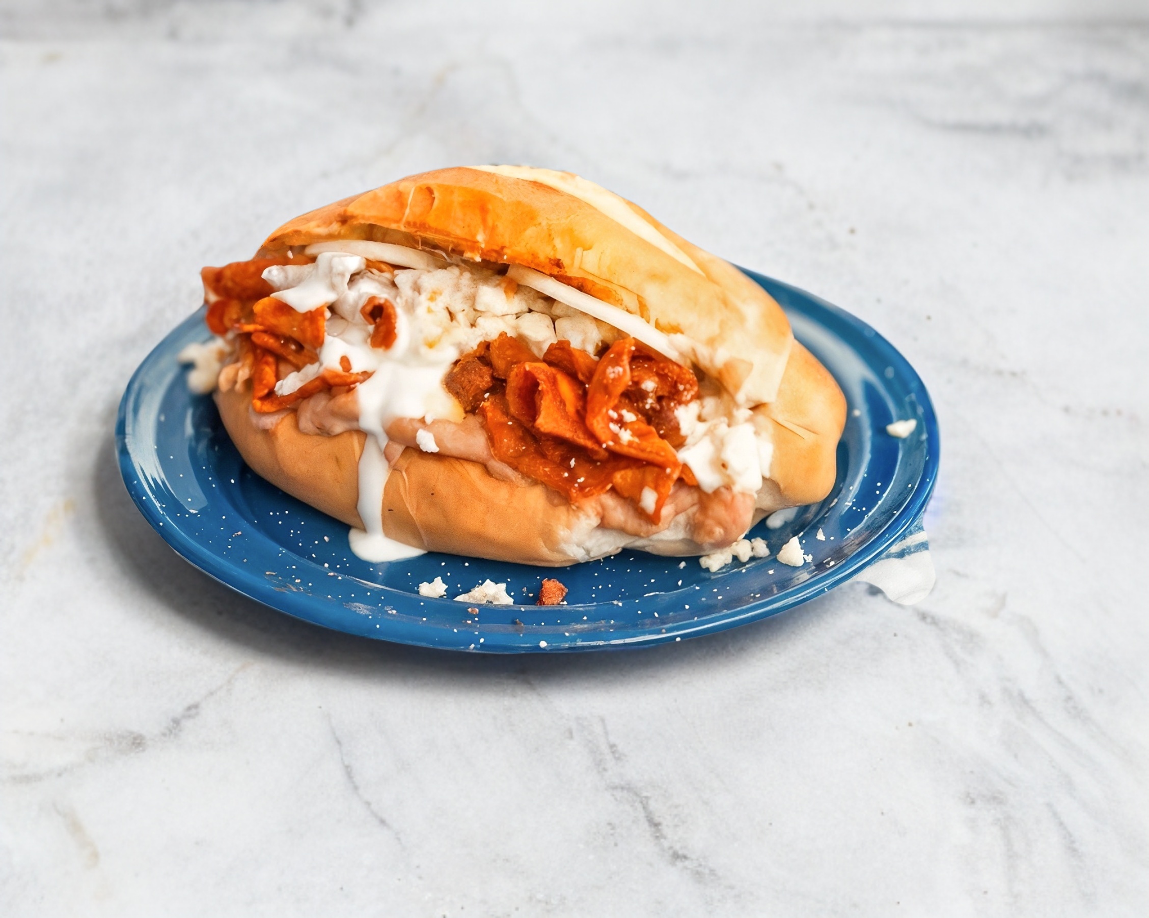 TORTA DE CHILAQUILES CON PECHUGA EMPANIZADA