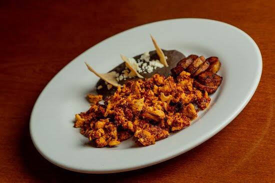 Huevo con longaniza de pollo