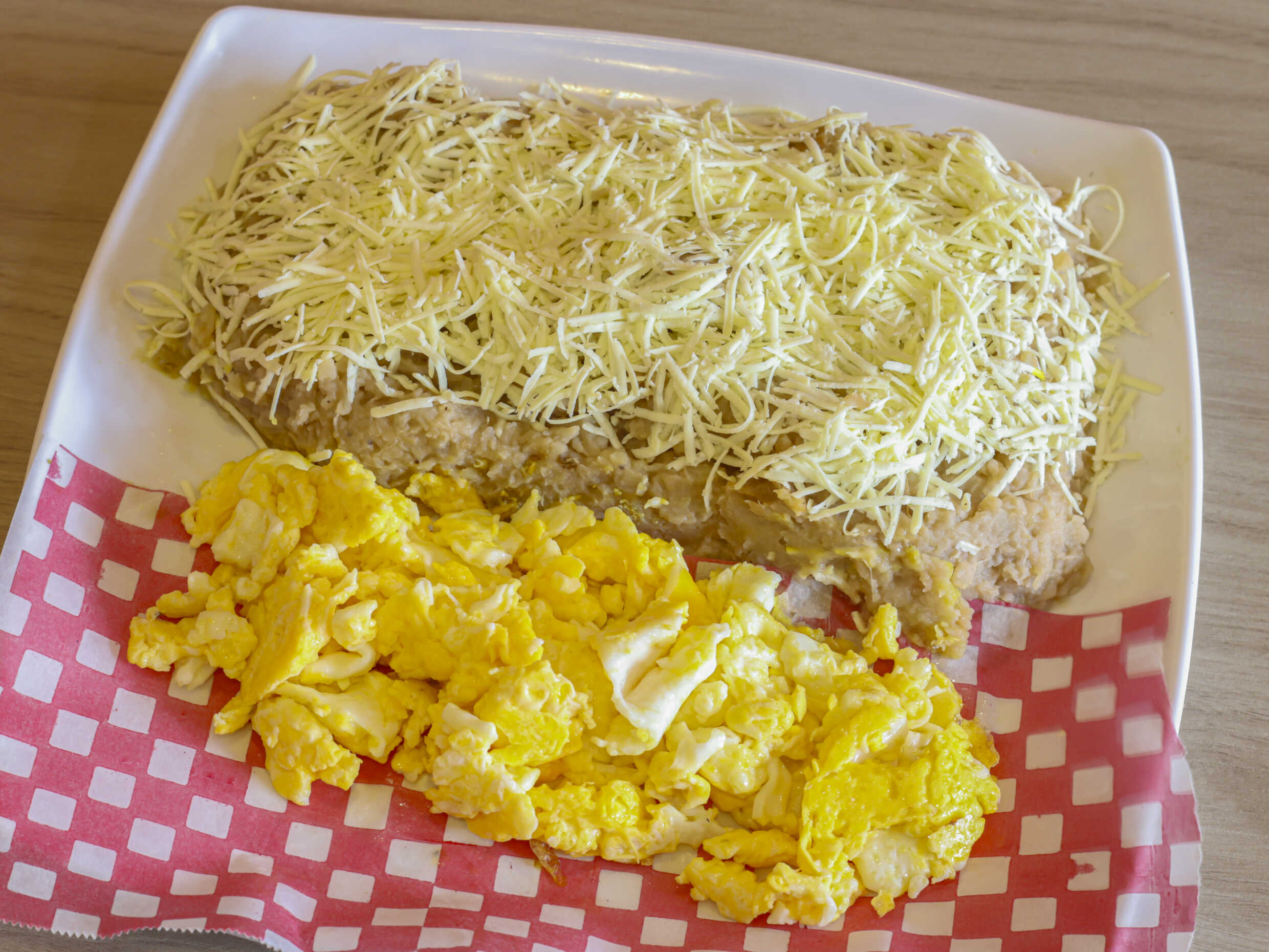Cayeye Personal con Huevos Revueltos