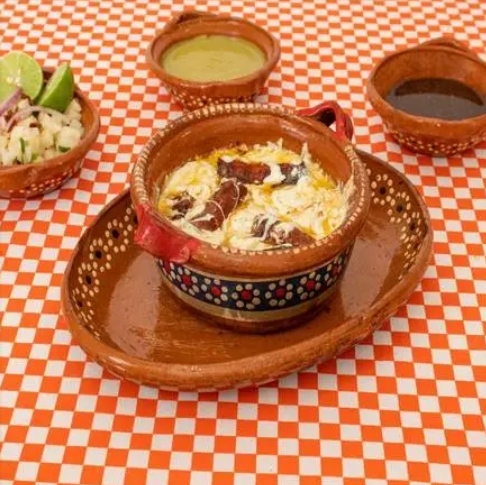 Queso Fundido con Carne o Papas