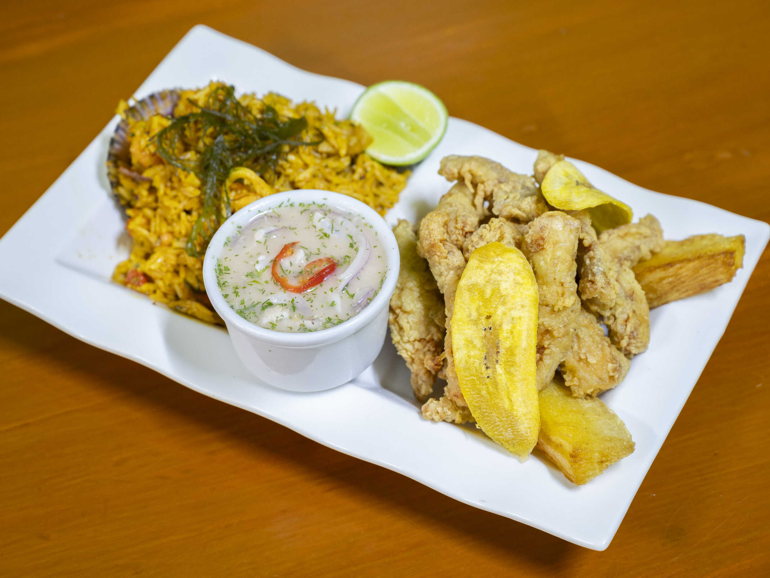 Arroz con Mariscos y Chicharrón de Pescado
