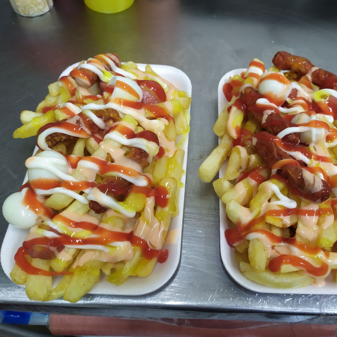 1 Choripapas + 1 Salchihuevo