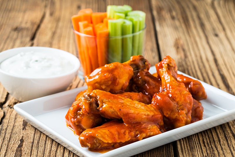 Alitas o Boneless (8Pz) y papitas a la francesa