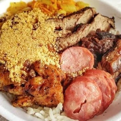 Acompanha: Arroz, Feijão bem temperado, Batata Frita, Farofa e Salada do Dia. Churrasco: Carne Alcatra, Frango e Linguiça Perdigão. Todo produto de qualidade. Entrega em até 20 minutos A quentinha vai na Hamburgueira numero 2