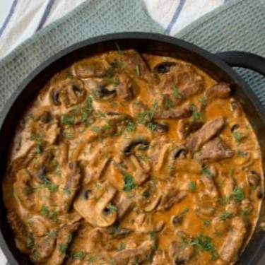 São cubos de carne macias e bem temperadas onde o nosso creme harmoniza muito bem...e o arroz branco que faz par com a batata ganha a saladinha verde porque verde é vida!!!   *Não contém champion - nem feijão.  #batatafrita #petiscos #carne #contrafile #churrasco #tiragosto #ofertaespecial #bebida #diverção #fretegratis #fritura #petisco #alcoolica #promoção #qualidade #oferta #combo #brasileira #