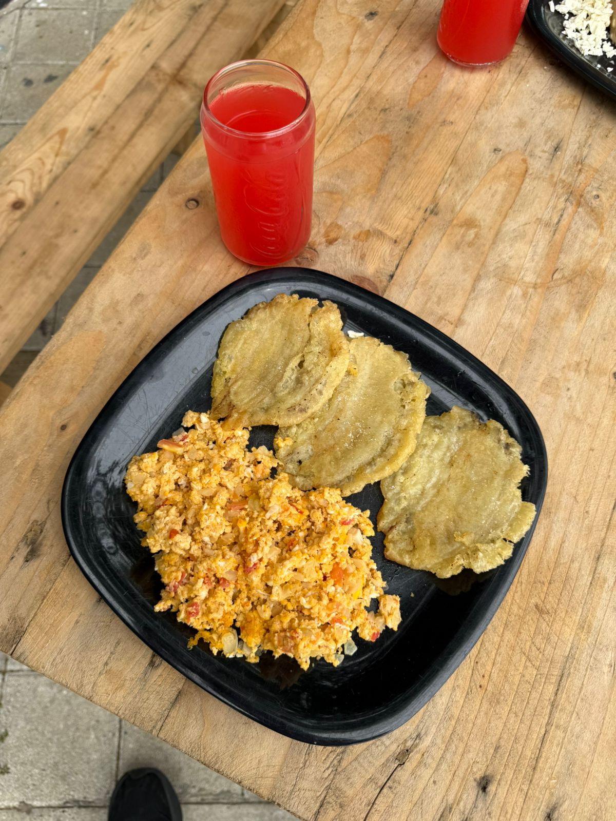 Huevos Pericos + Patacón Plátano Verde