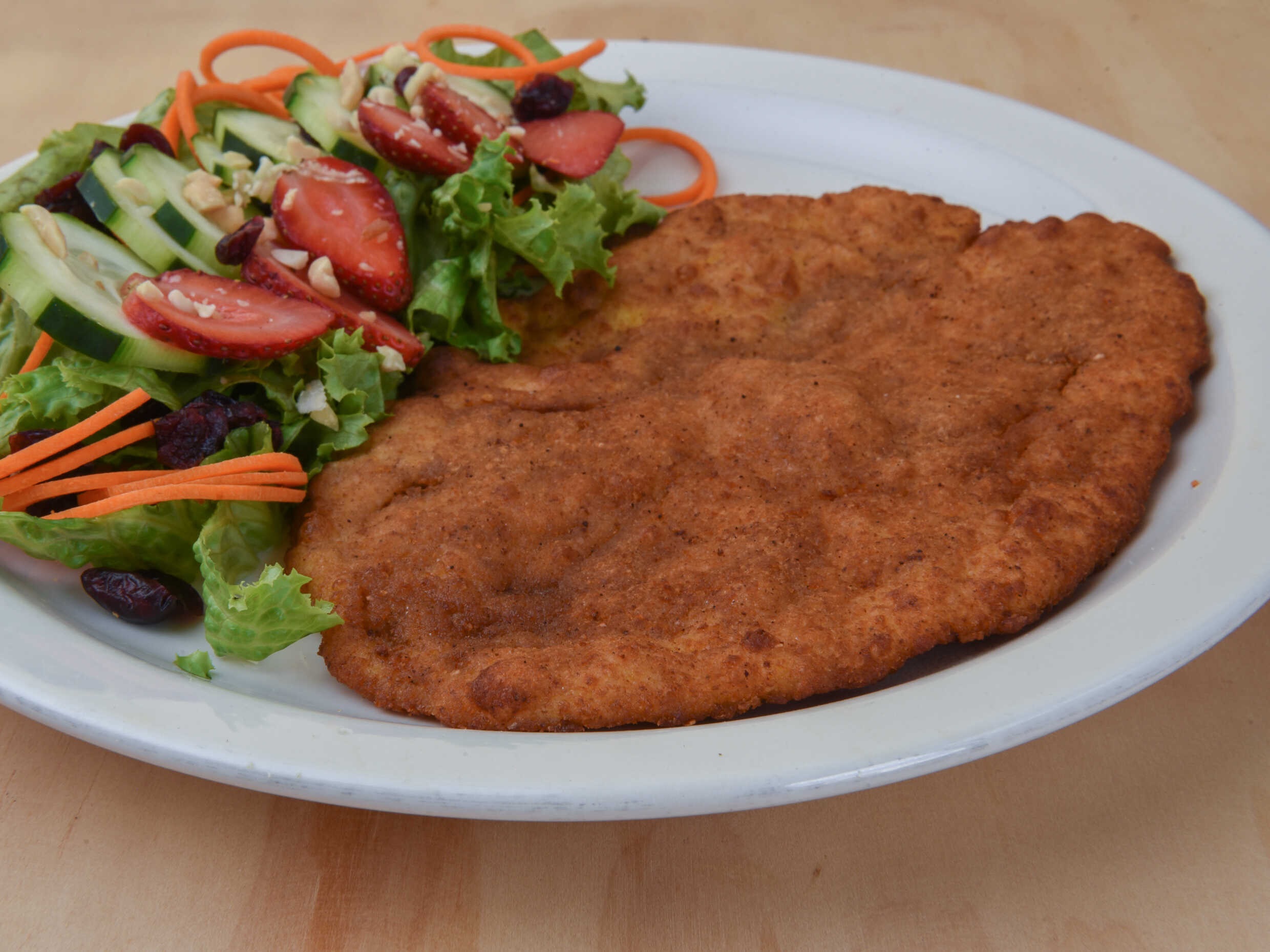 MENÚ DEL DÍA 2: MILANESA DE POLLO CON ENSALADA