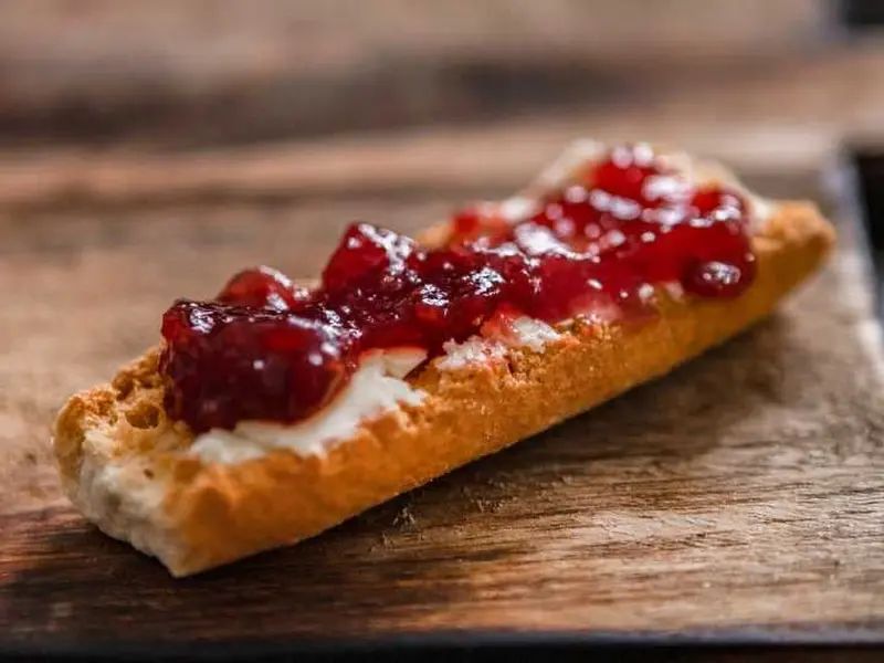 Mollete Duce Mitad con Mermelada de Zarzamora