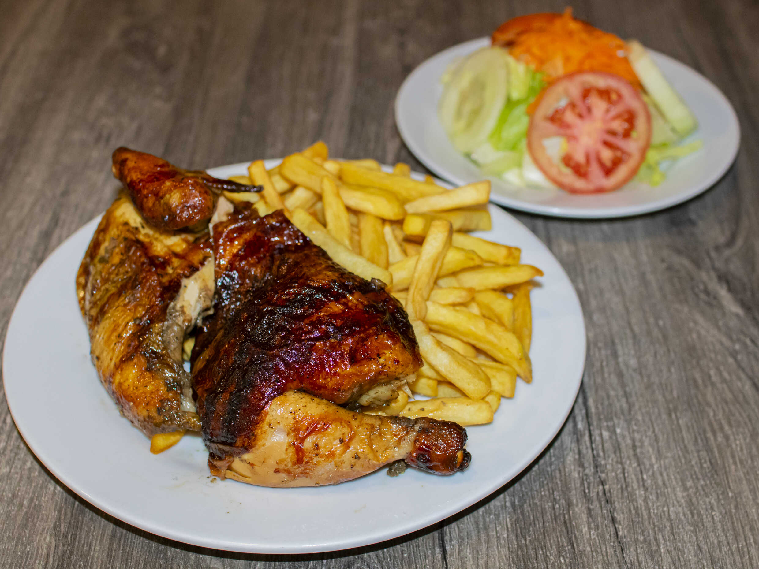 1/2 Pollo a la Brasa con Papas y Ensalada